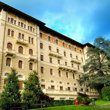 Grand Palazzo Della Fonte